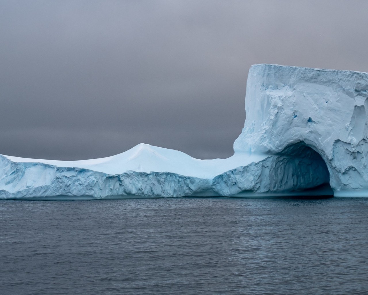 О потеплении в районе антарктического полуострова (About the warming in the region of the antarctic peninsula)