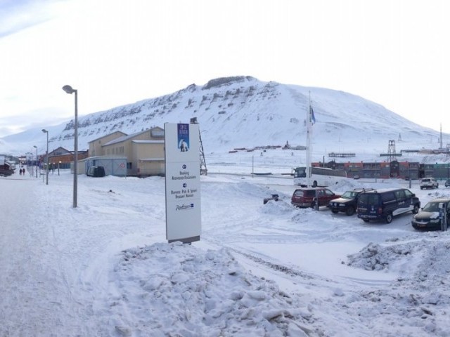 Сравнение хода температуры воздуха в петуниабукте и свальбард-луфтхавне (исфьорд, шпицберген) в 2001-2003 гг.