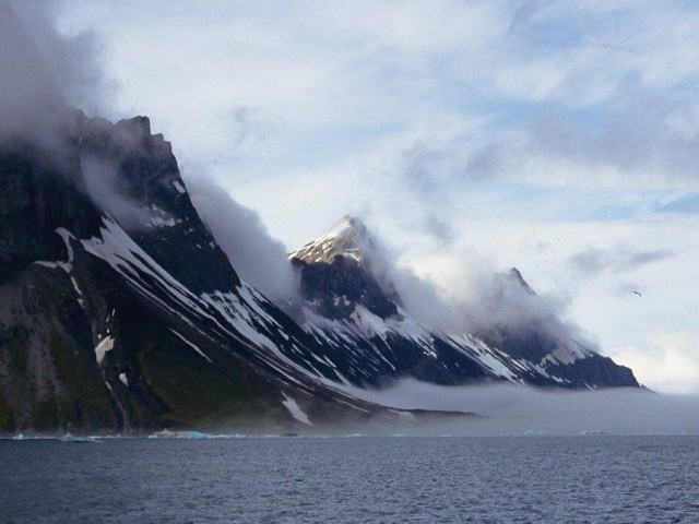 Изменчивость стока в летний сезон прогляциальной арктической реки на примере реки вальдемар, шпицберген