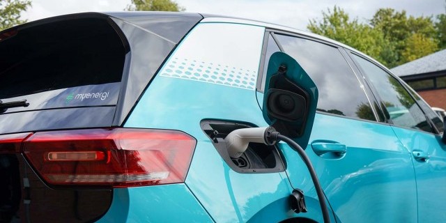 Стоит ли покупать электромобиль в 2023 году?