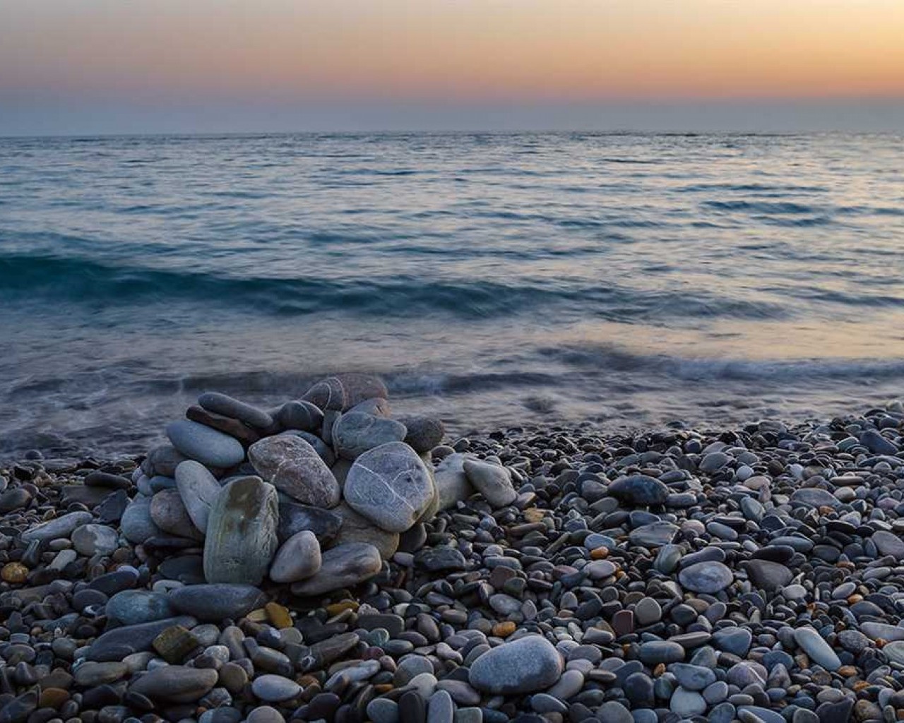 Главные достопримечательности и уникальные особенности Черного моря - от древней истории до современных экологических вызовов