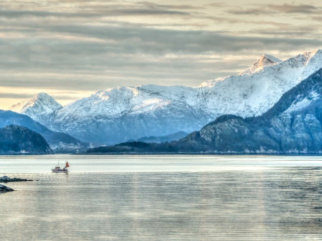 Влияние изменений температуры поверхности воды Норвежского моря на температуру воздуха на Шпицбергене и Яне Майене (1982-2002 гг)